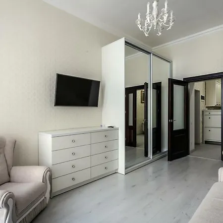 Lux In The Center Апартаменты